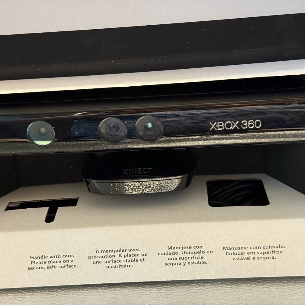 Xbox 360 Kinect Sensor - Black - Picture 8 of 8